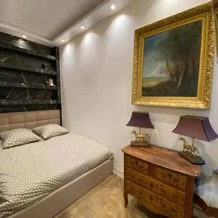 Elegant Dans Ancien Particulier Parigi